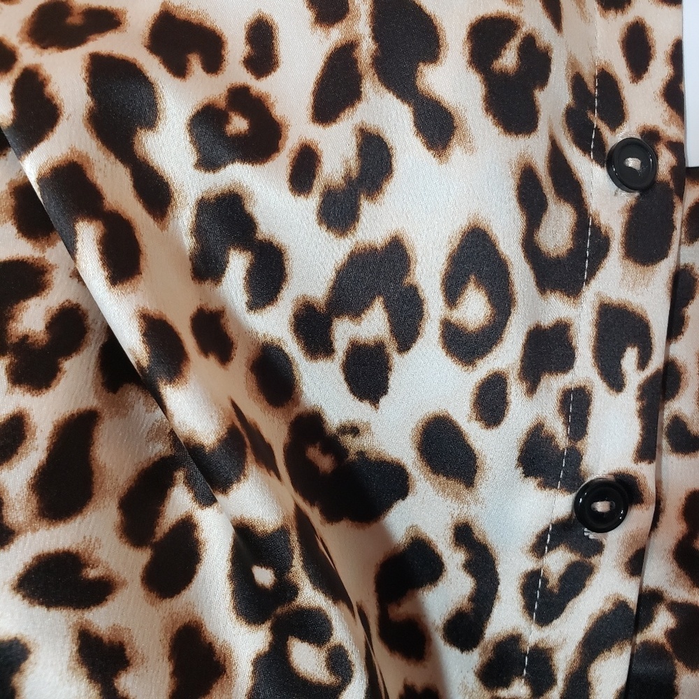 NWT Lumiere Leopard Animal Print Button Long Blou… - image 5
